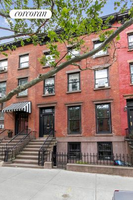 Exterior, Facade, Brick Facade, Rowhouse
