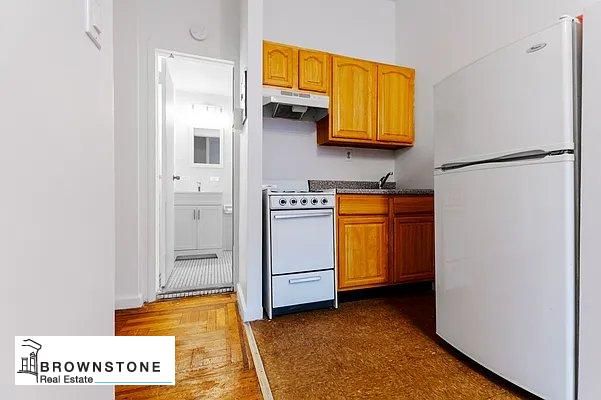 Interior, Kitchen, Washer, Wood Texture Flooring