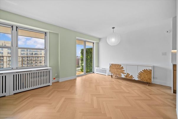 Empty room, Interior, Pendant Lights, Wood Texture Flooring