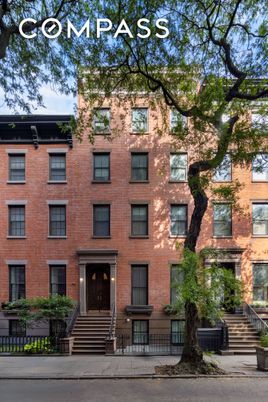 Exterior, Facade, Brick Facade, Rowhouse