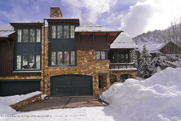Attached, Exterior, Facade, Modern