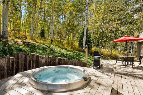 Exterior, Hot Tub, Pool