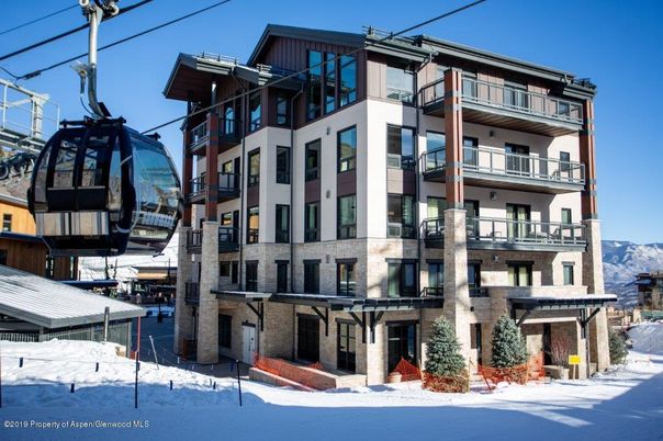 Exterior, Facade, Condo Building