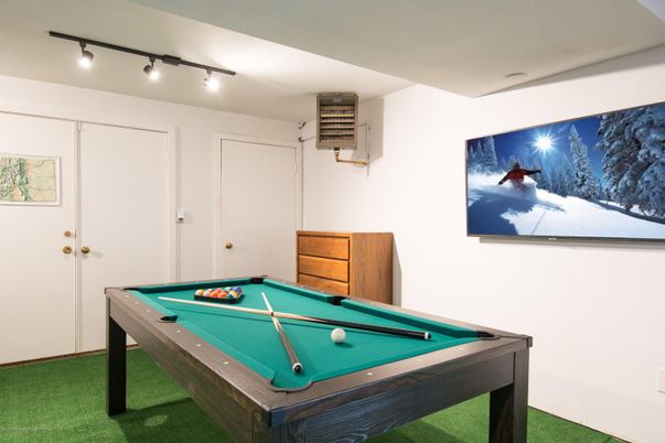 Billiard Table, Game Room, Interior