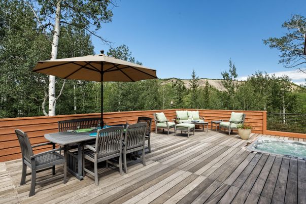 Exterior, Hot Tub