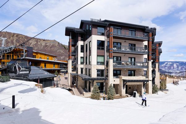 Exterior, Facade, Condo Building
