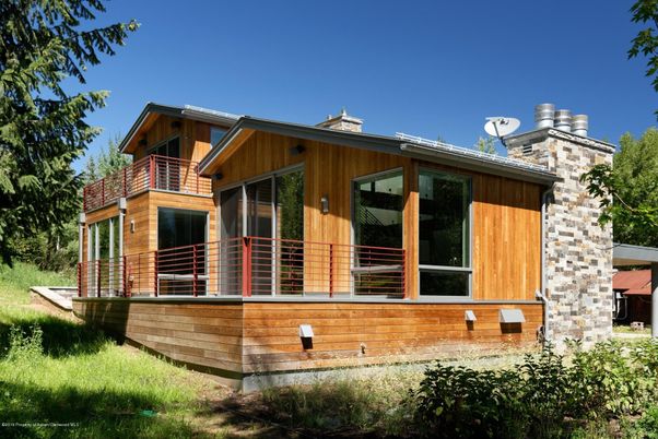 Exterior, Facade, Modern