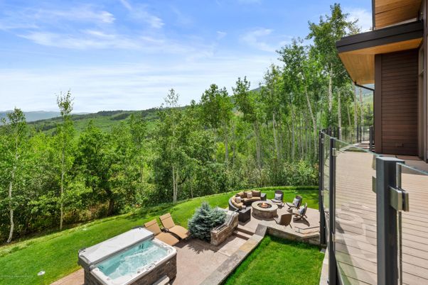 Exterior, Hot Tub