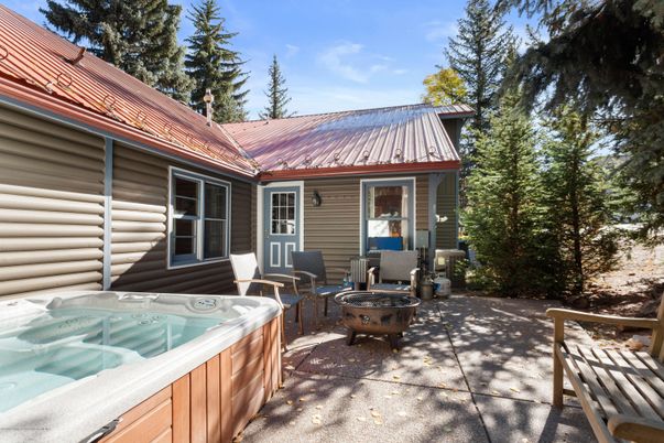 Exterior, Hot Tub