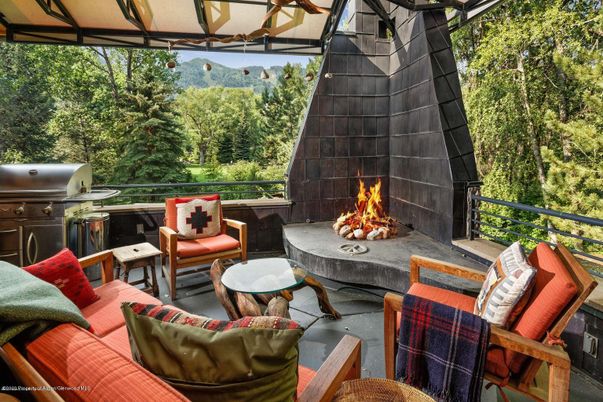 Exterior, Fireplace