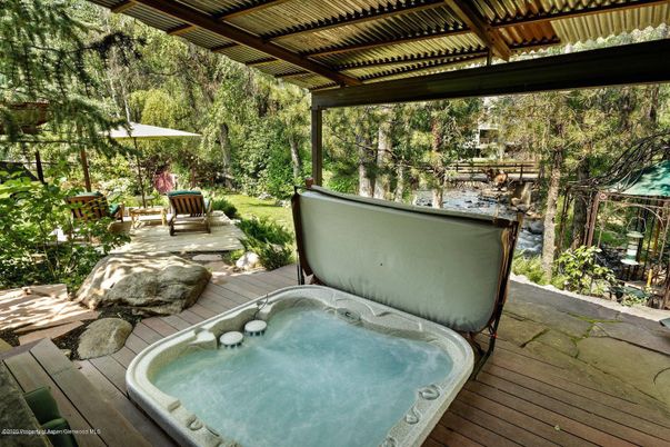 Exterior, Hot Tub