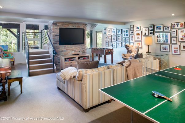 Game Room, Interior, Recessed Lighting