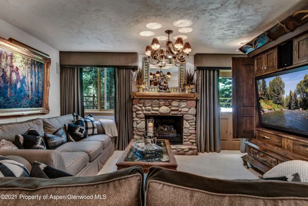Chandelier, Fireplace, Interior, Living room, Recessed Lighting