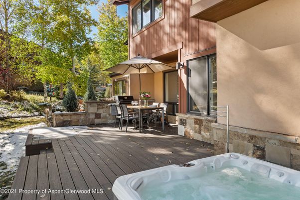 Exterior, Hot Tub