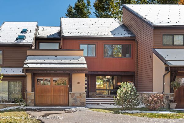 Attached, Exterior, Facade, Farmhouse