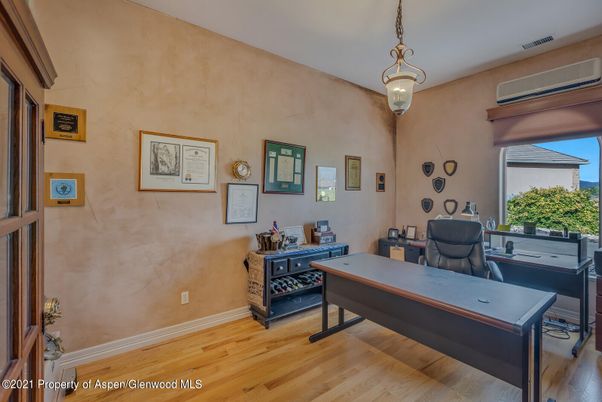 Interior, Pendant Lights, Wood Texture Flooring