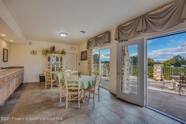 Dining room, Interior, Recessed Lighting