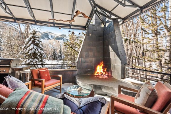 Exterior, Fireplace