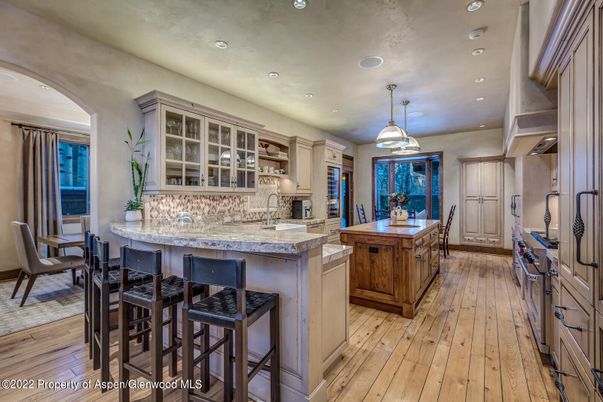 Dining room, Interior, Kitchen, Pendant Lights, Recessed Lighting, Wood Texture Flooring