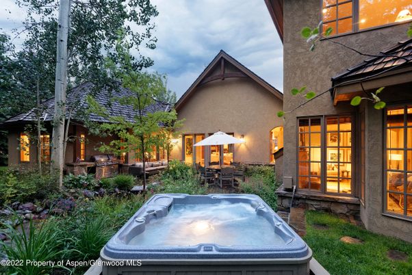 Exterior, Hot Tub