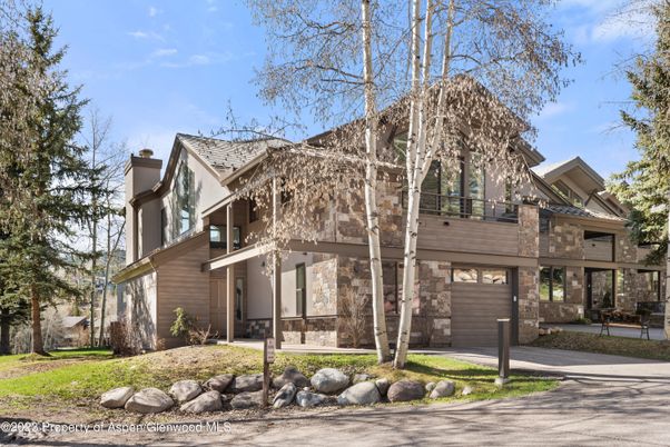 Attached, Exterior, Facade, Modern