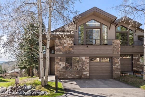 Attached, Exterior, Facade, Modern