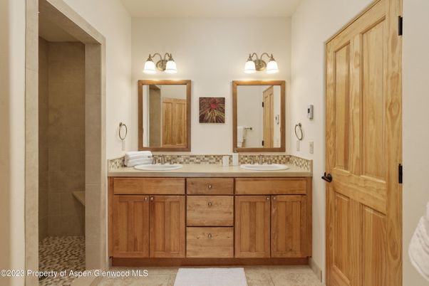 Bathroom, Dual Sink Vanities, Interior