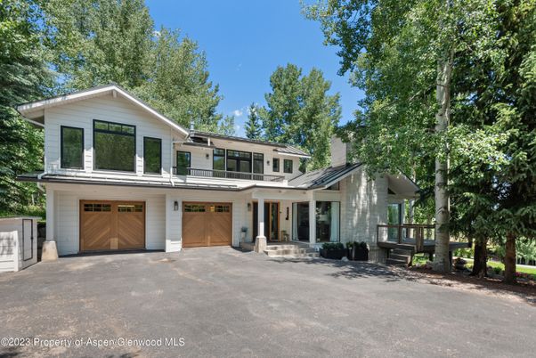 Attached, Exterior, Facade, Farmhouse