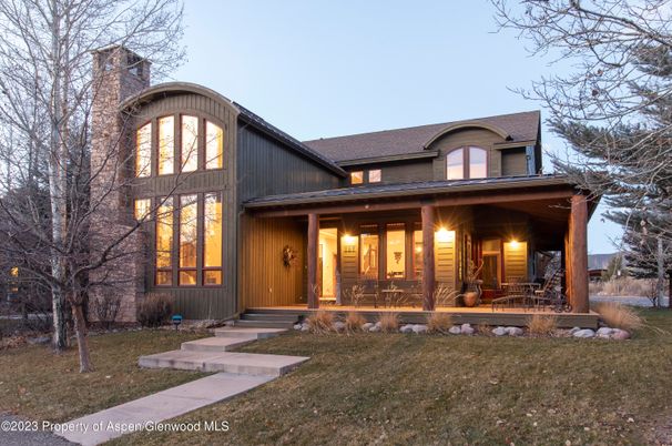 Exterior, Facade, Log Home