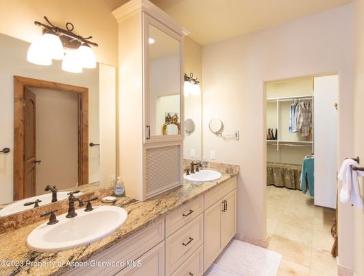 Bathroom, Dual Sink Vanities, Interior