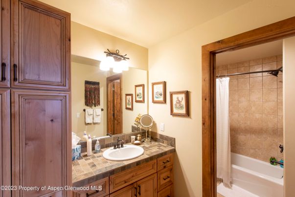 Bathroom, Interior, Tile Countertops