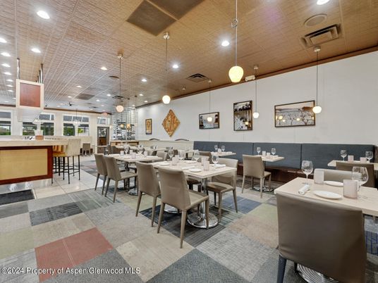 Dining room, Interior, Pendant Lights, Recessed Lighting