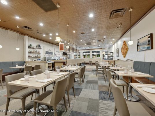 Dining room, Interior, Pendant Lights, Recessed Lighting