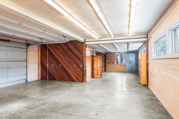 Garage, Interior, Wooden Walls