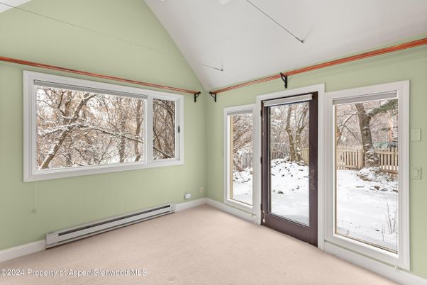Empty room, Interior