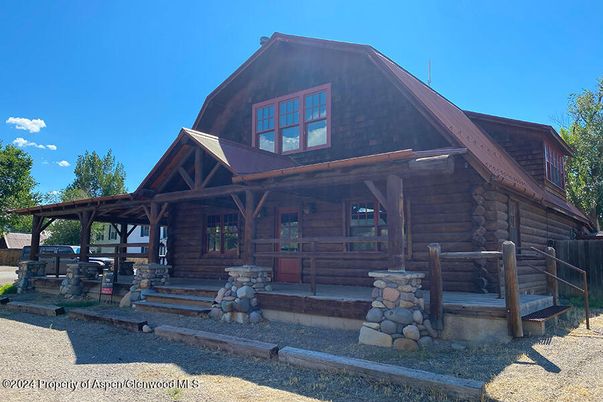 Exterior, Facade, Log Home