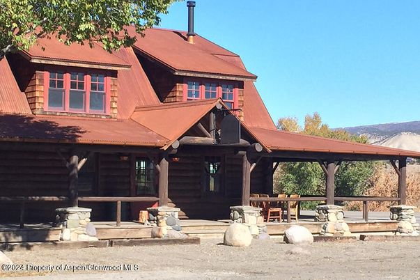 Exterior, Facade, Log Home