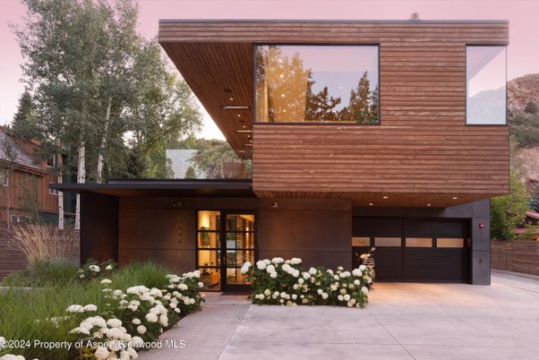 Attached, Exterior, Facade, Modern