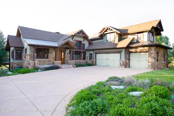 Attached, Exterior, Facade, Ranch