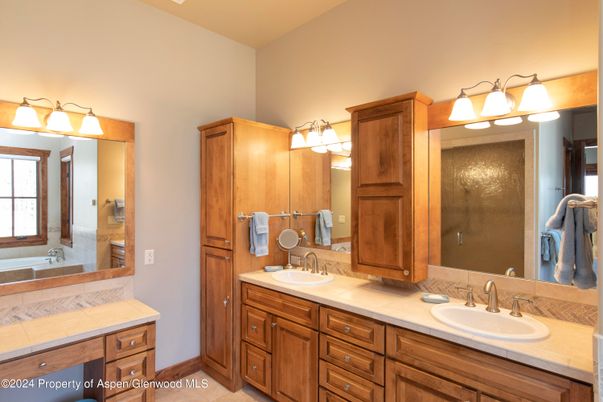 Bathroom, Dual Sink Vanities, Interior