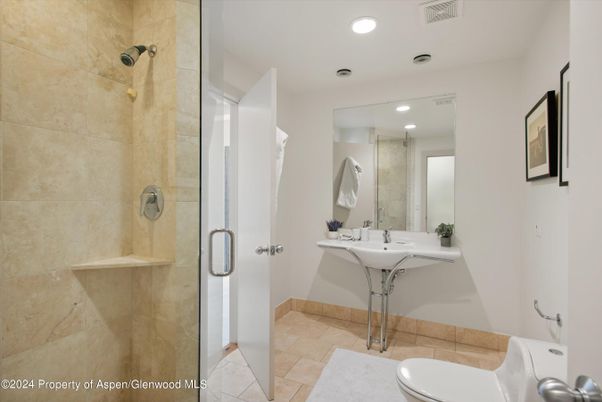 Bathroom, Interior, Recessed Lighting