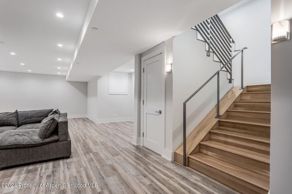 Interior, Recessed Lighting, Wood Texture Flooring