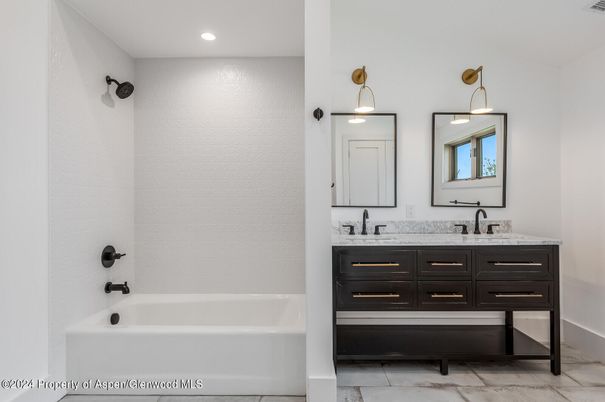 Bathroom, Dual Sink Vanities, Interior, Recessed Lighting