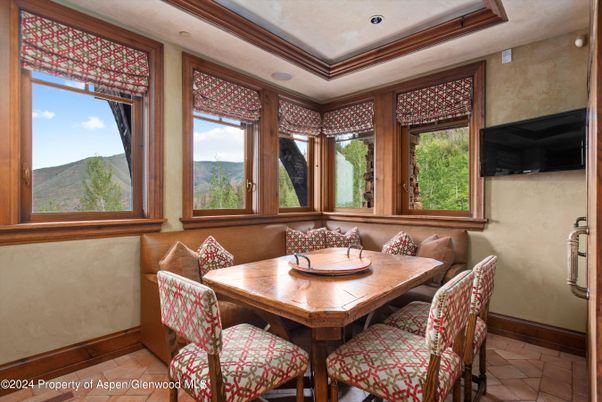 Dining room, Interior