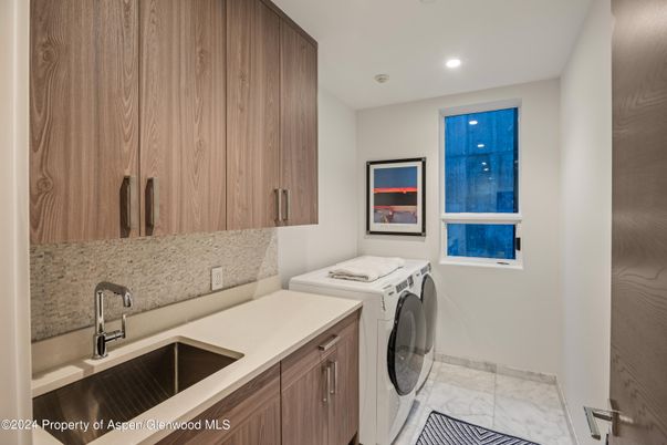 Interior, Marble, Recessed Lighting, Washer