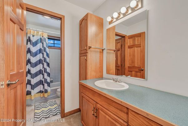 Bathroom, Interior, Tile Countertops