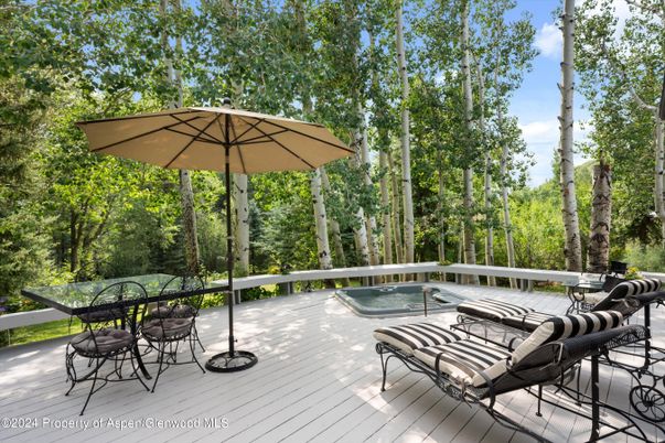 Exterior, Hot Tub