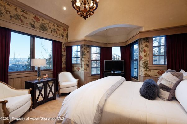 Bedroom, Chandelier, Interior, Recessed Lighting