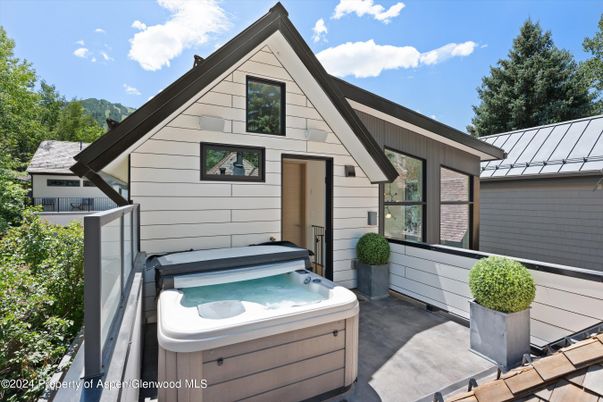 Exterior, Hot Tub