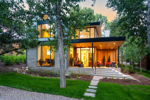 Backyard, Exterior, Facade, Modern